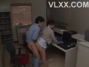 Thanh niên ngồi nhìn người mình thương mặt sinh viên ngực phụ huynh bị thầy giáo địt